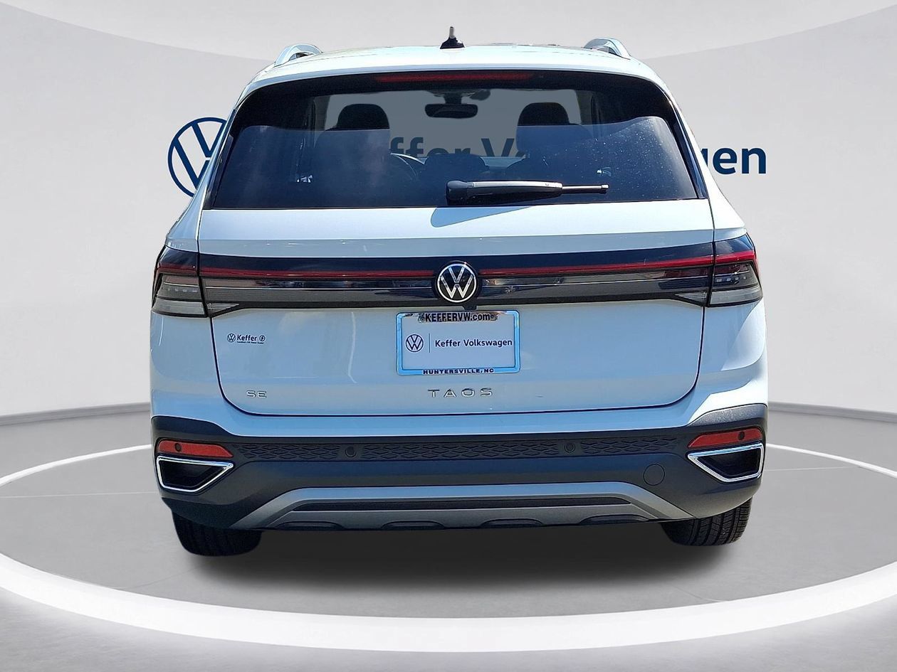 Used 2025 Volkswagen Taos SE FWD image 5