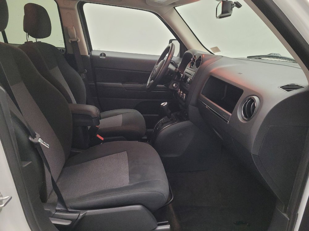 Used 2015 Jeep Patriot Latitude w/ All Weather Capability Group AWD/4WD image 21