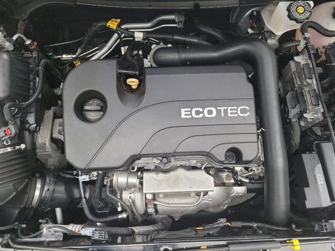 Used 2021 Chevrolet Equinox LS w/ LS Convenience Package FWD image 30