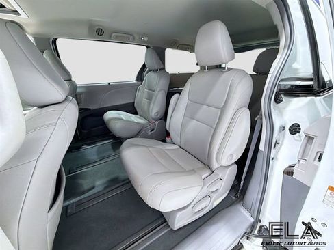 Used 2019 Toyota Sienna XLE w/ XLE Navigation Package AWD/4WD image 27