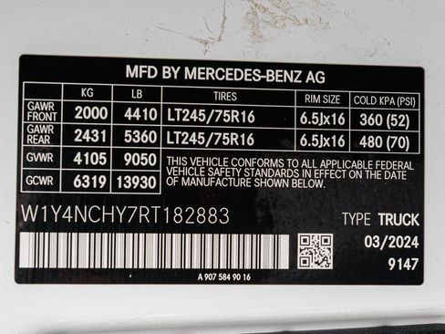 Used 2024 Mercedes-Benz Sprinter 2500 image 32