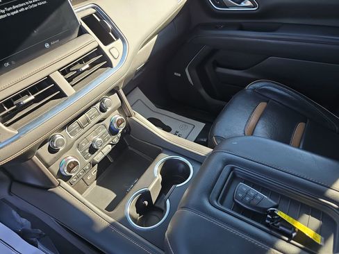 Used 2021 GMC Yukon XL AT4 image 30