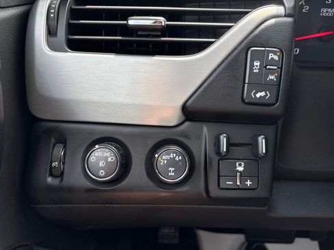 Used 2018 GMC Yukon XL SLT w/ Premium Edition AWD/4WD image 28