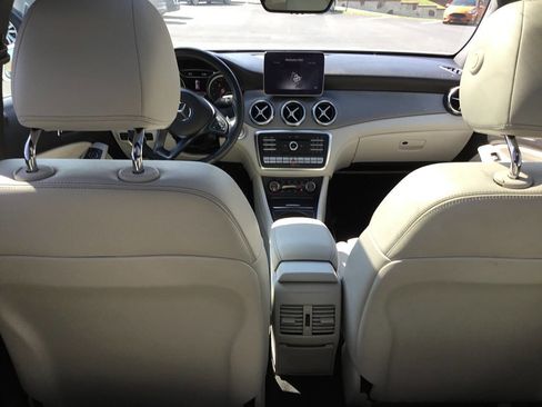 Used 2019 Mercedes-Benz GLA 250 4MATIC w/ Premium Package image 23