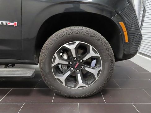 Used 2025 GMC Yukon AT4 w/ AT4 Premium Package image 17