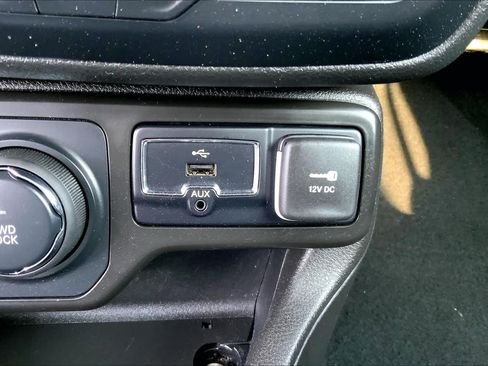 Used 2023 Jeep Renegade Latitude AWD/4WD image 29