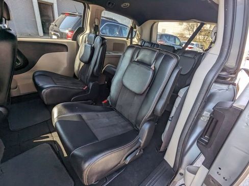 Used 2020 Dodge Grand Caravan SXT image 18