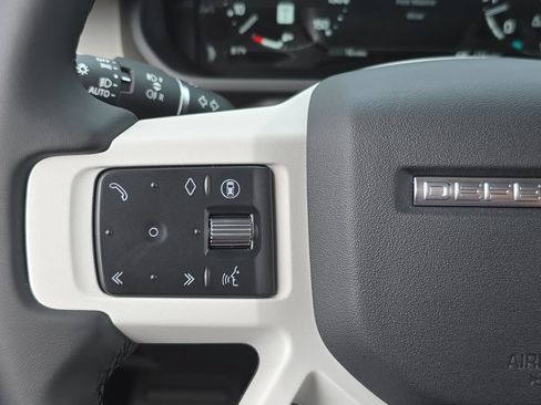 New 2026 Land Rover Defender 110 X-Dynamic SE AWD/4WD image 17