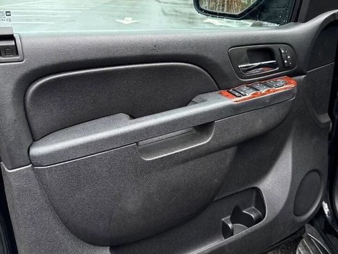 Used 2013 Chevrolet Suburban LT w/ Luxury Package image 13