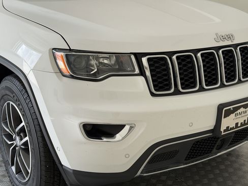 Used 2018 Jeep Grand Cherokee Limited AWD/4WD image 12