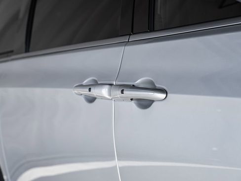 New 2026 Chrysler Pacifica Pinnacle image 14