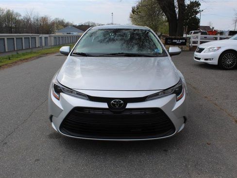 Used 2024 Toyota Corolla LE image 2