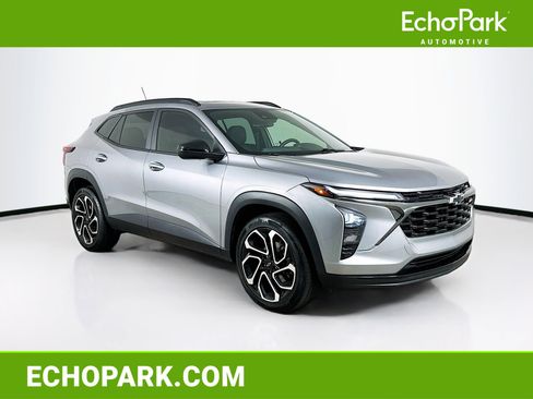 Used 2024 Chevrolet Trax RS w/ Sunroof Package image 1