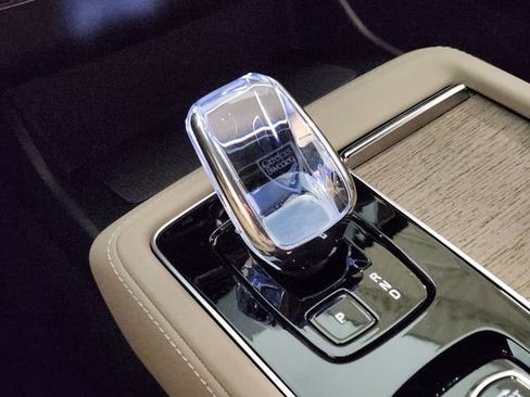 New 2025 Volvo XC90 B6 Core w/ Protection Package image 20