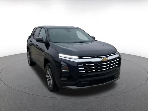 Used 2025 Chevrolet Equinox LT image 3