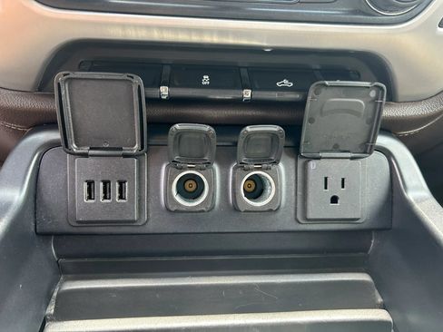 Used 2015 GMC Sierra 1500 SLT w/ SLT Crew Cab Value Package RWD image 28