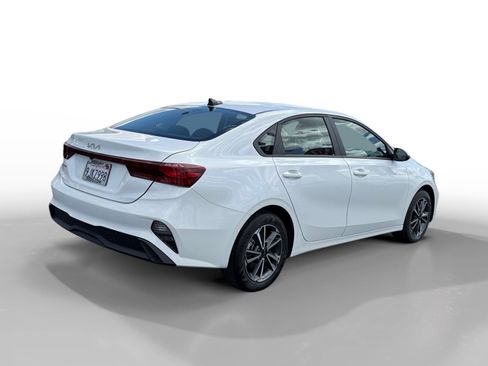 Used 2023 Kia Forte LXS w/ LXS Technology Package FWD image 5