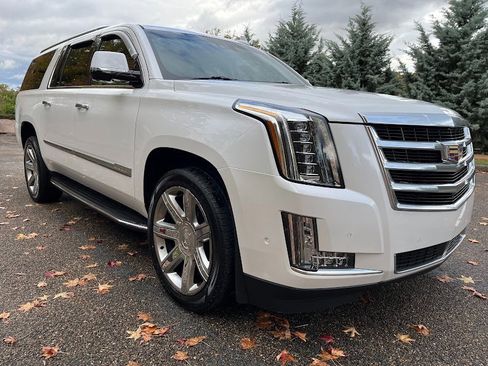 Used 2020 Cadillac Escalade ESV Premium Luxury image 33