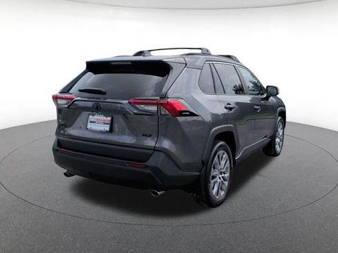 Used 2022 Toyota RAV4 XLE Premium FWD image 6