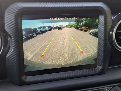 Used 2022 Jeep Wrangler Unlimited Sahara AWD/4WD image 13