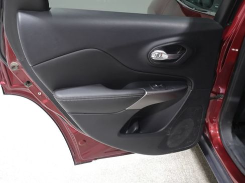 Used 2019 Jeep Cherokee Limited w/ Technology Group AWD/4WD image 19