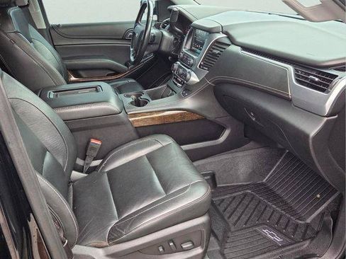 Certified 2020 Chevrolet Suburban LT w/ Luxury Package AWD/4WD image 21