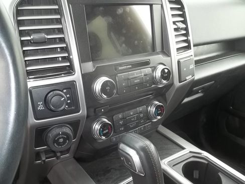 Used 2018 Ford F150 Platinum w/ Equipment Group 701A Luxury AWD/4WD image 8