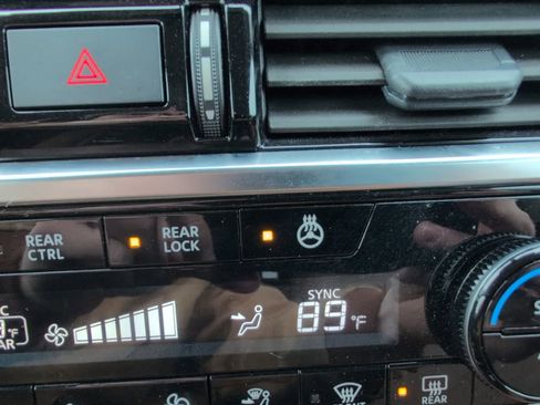 Used 2024 Nissan Pathfinder Platinum w/ Cargo Package image 30