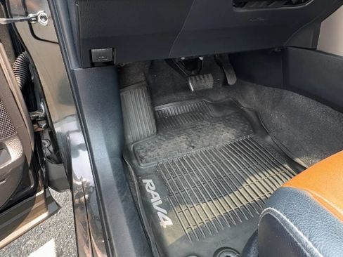 Used 2018 Toyota RAV4 Limited AWD/4WD image 12