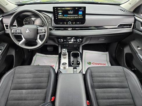 Used 2025 Mitsubishi Outlander SE AWD/4WD image 14