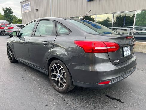 Used 2018 Ford Focus SEL FWD image 3