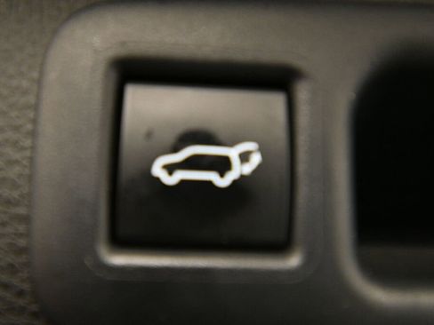 Certified 2025 Toyota Highlander LE image 24