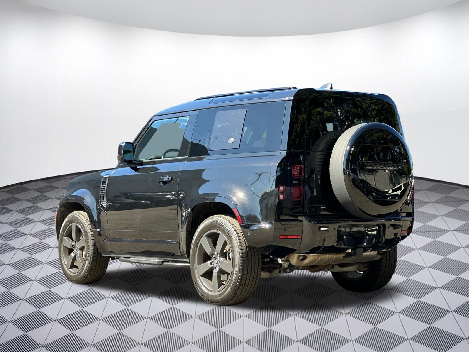 Used 2023 Land Rover Defender 90 X-Dynamic SE AWD/4WD image 3