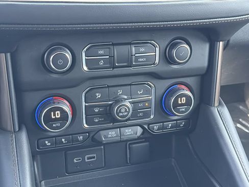 Used 2022 Chevrolet Suburban High Country RWD image 18