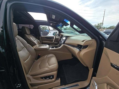 Used 2018 Cadillac Escalade ESV Platinum AWD/4WD image 6