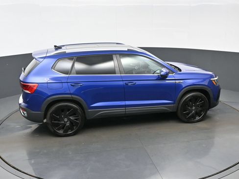 Used 2024 Volkswagen Taos SE w/ Panoramic Sunroof Package AWD/4WD image 40