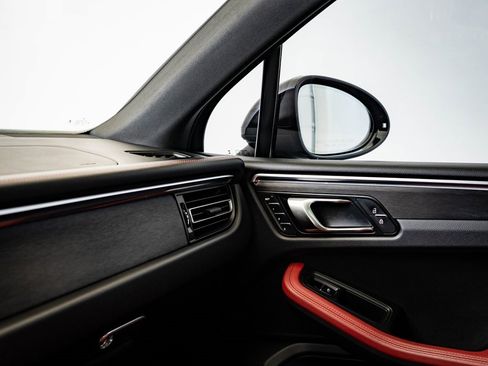 Certified 2021 Porsche Macan GTS image 36