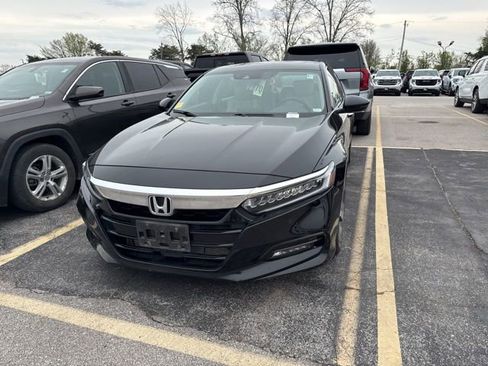 Used 2018 Honda Accord Touring image 3