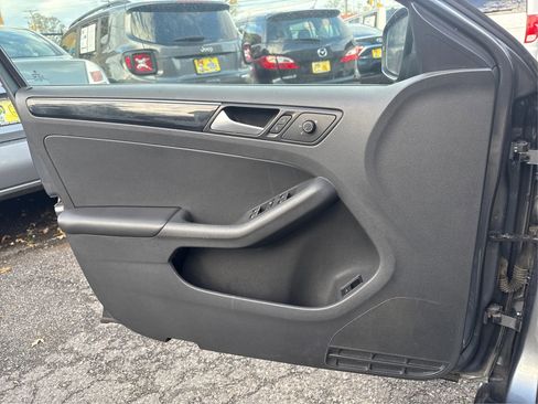 Used 2017 Volkswagen Jetta SEL image 21