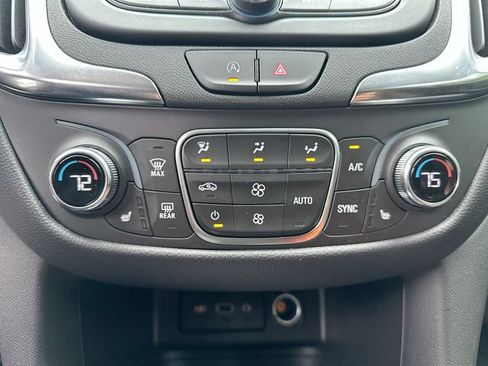Used 2024 Chevrolet Equinox LT w/ LPO, Floor Liner Package FWD image 39