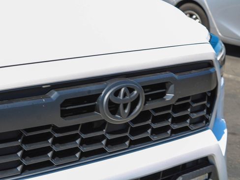 Used 2025 Toyota Tacoma TRD Sport AWD/4WD image 6
