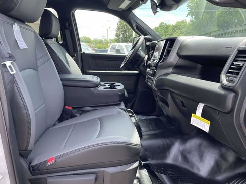 New 2026 RAM 2500 Tradesman w/ Chrome Appearance Group AWD/4WD image 14