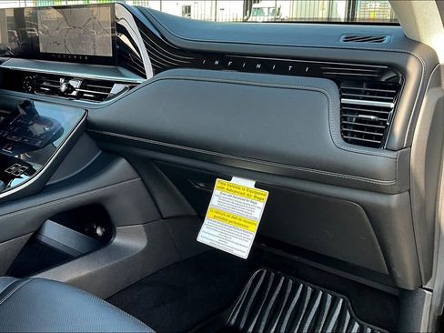 Certified 2025 INFINITI QX80 Luxe image 21