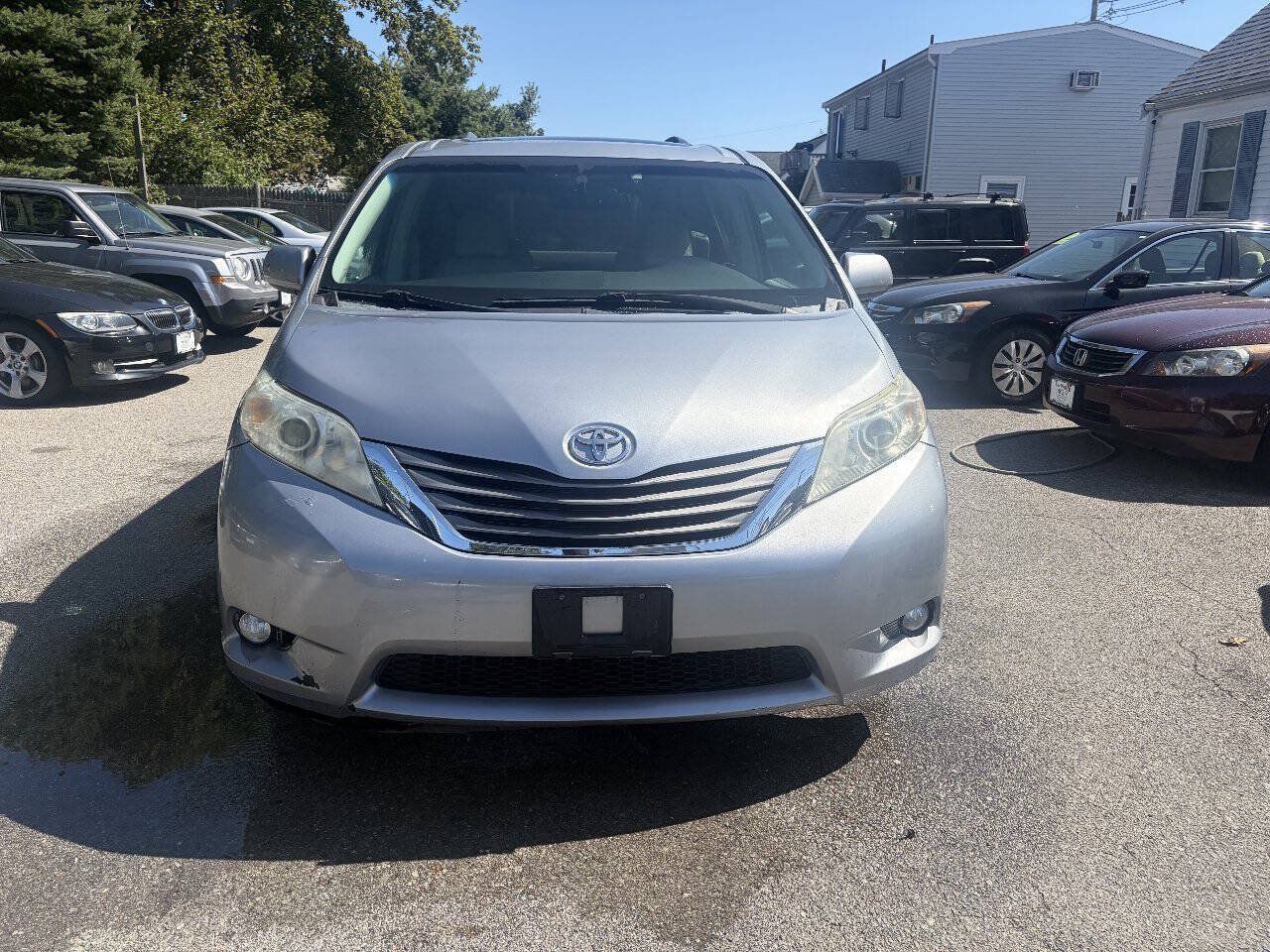 Used 2011 Toyota Sienna XLE w/ Premium Pkg AWD/4WD image 1