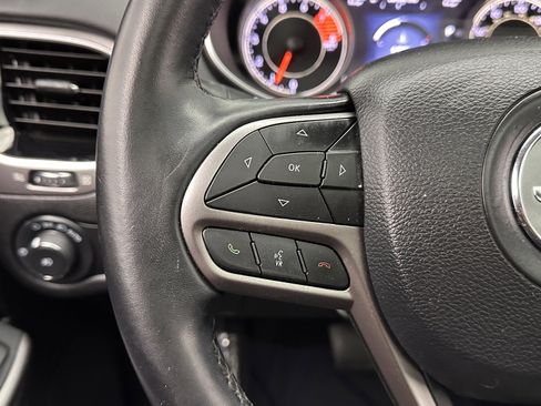 Used 2021 Jeep Cherokee Limited image 22