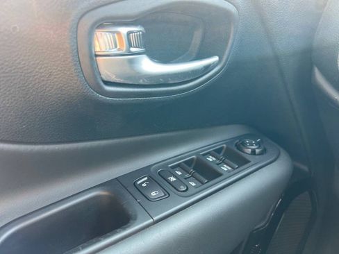 Used 2022 Jeep Renegade Altitude image 30