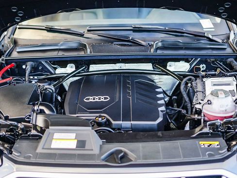 Used 2023 Audi Q5 Premium w/ Convenience Package image 31