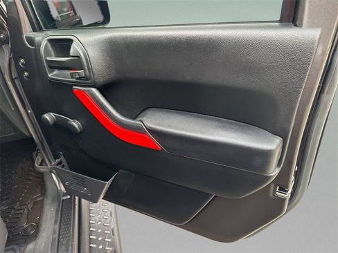 Used 2018 Jeep Wrangler Unlimited Sport w/ Connectivity Group image 37