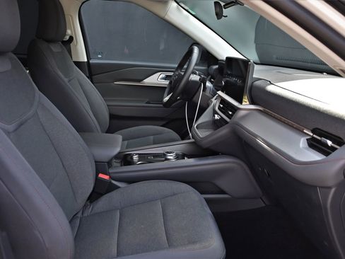 Used 2025 Ford Explorer Active image 23