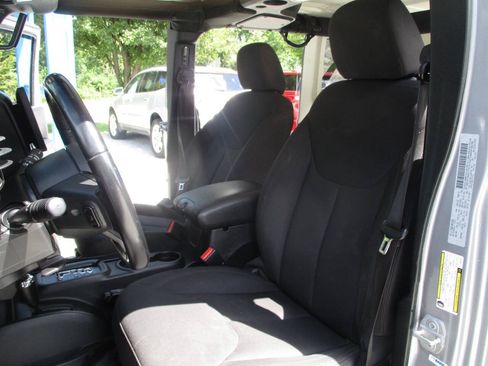 Used 2018 Jeep Wrangler Unlimited Sport S AWD/4WD image 19